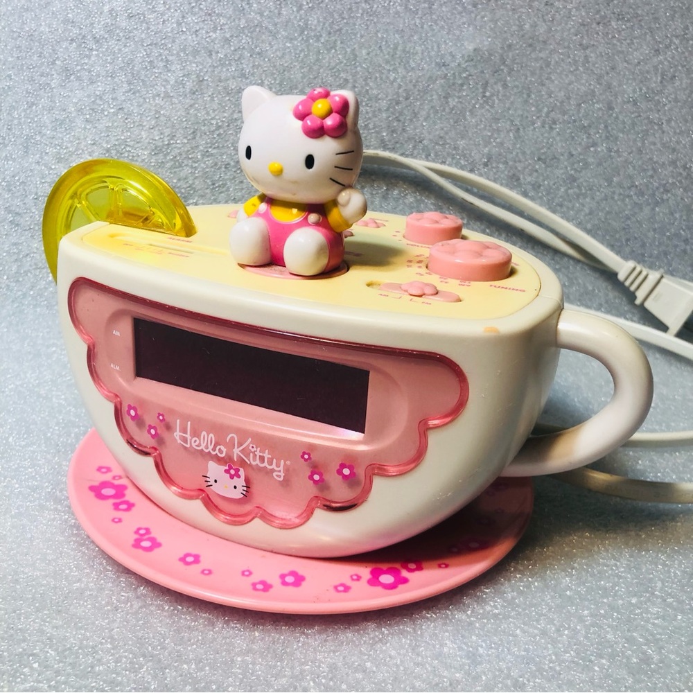Vtg Hello Kitty Tea Cup Alarm Clock Radio AM/FM Night Light  KT2055 Sanrio 2003